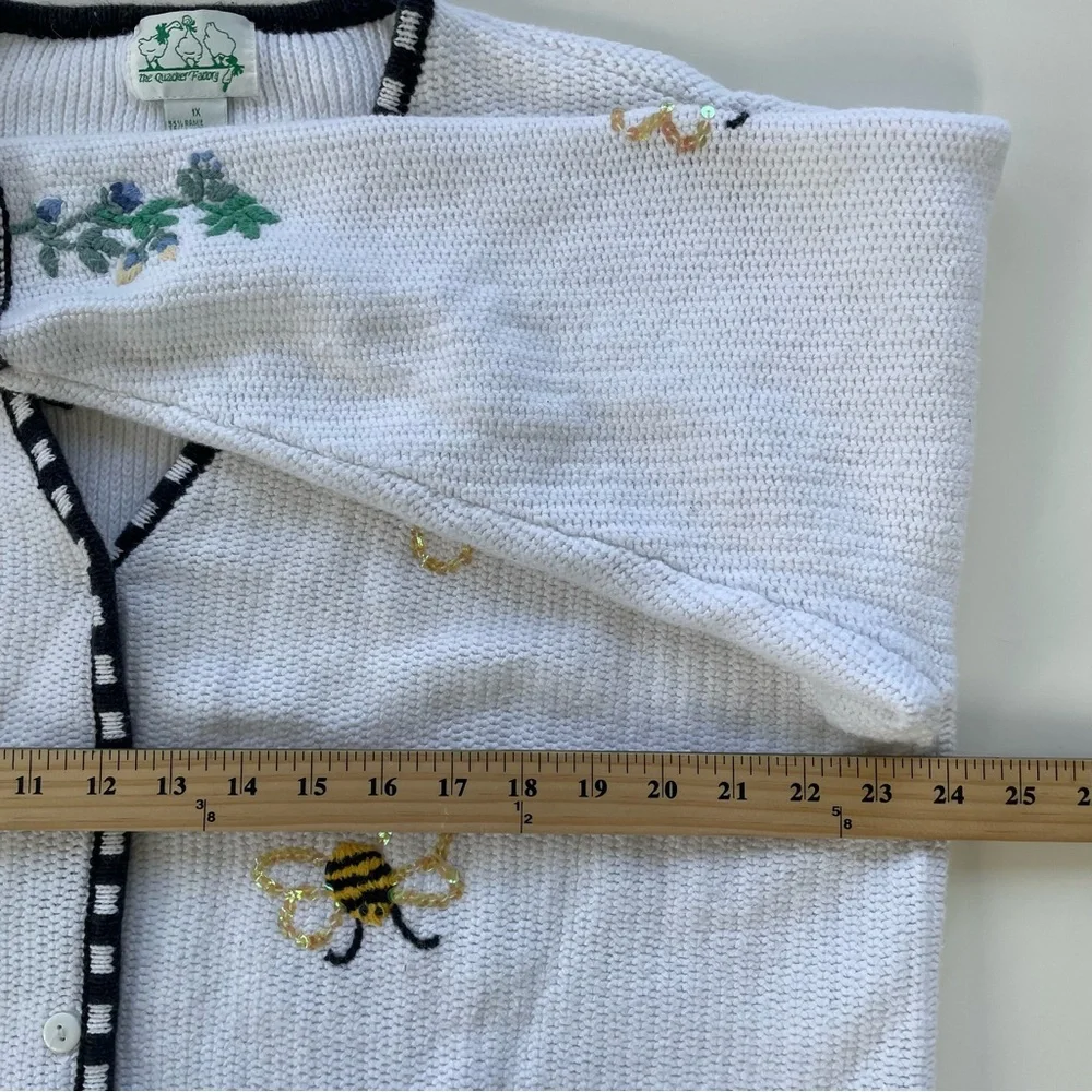 Quacker Factory Women's White Black Bumblebee Sequin Knitted Cardigan Size 1X - Picture 5 of 8